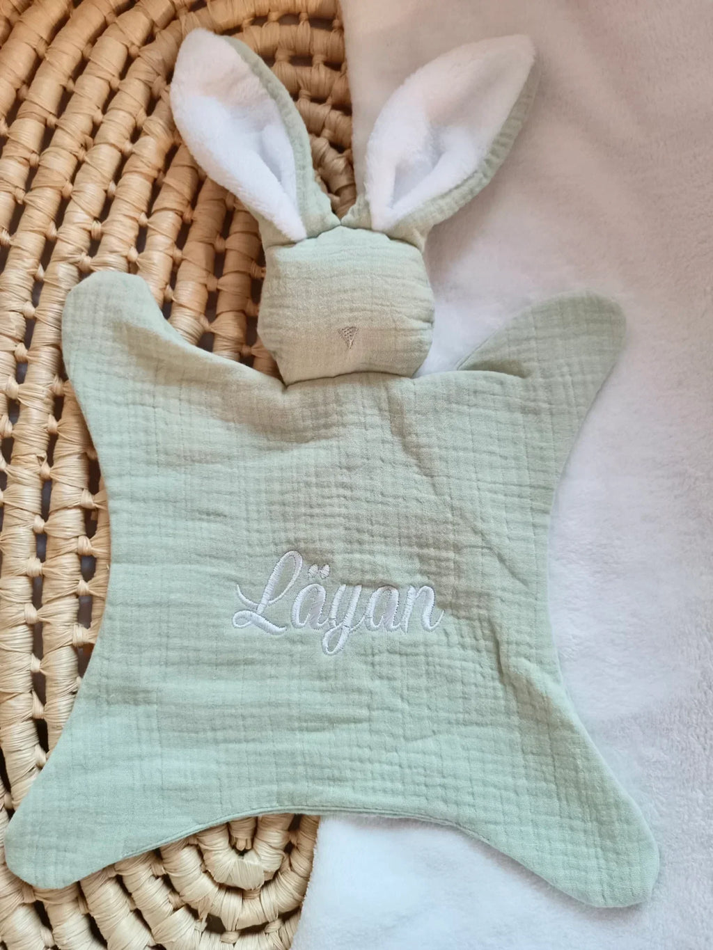 Doudou lapin personnalisé bébé en gaze de coton