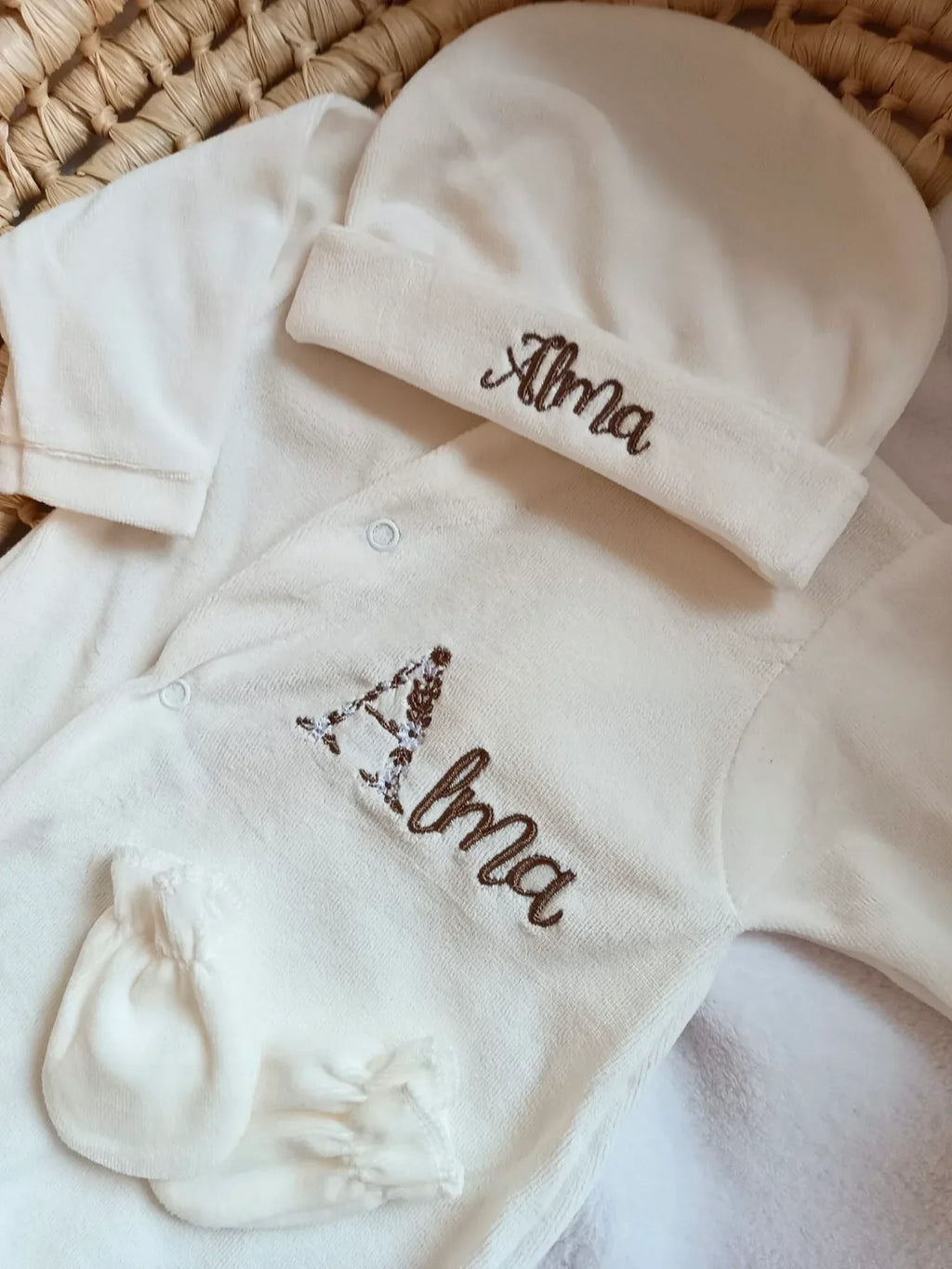 Personalized velvet sleepsuit – 3-piece baby set