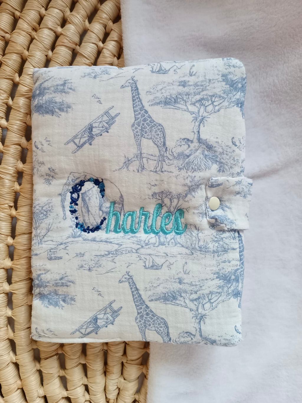 Protège carnet de santé en gaze de coton safari tons bleuté- personnalisable -