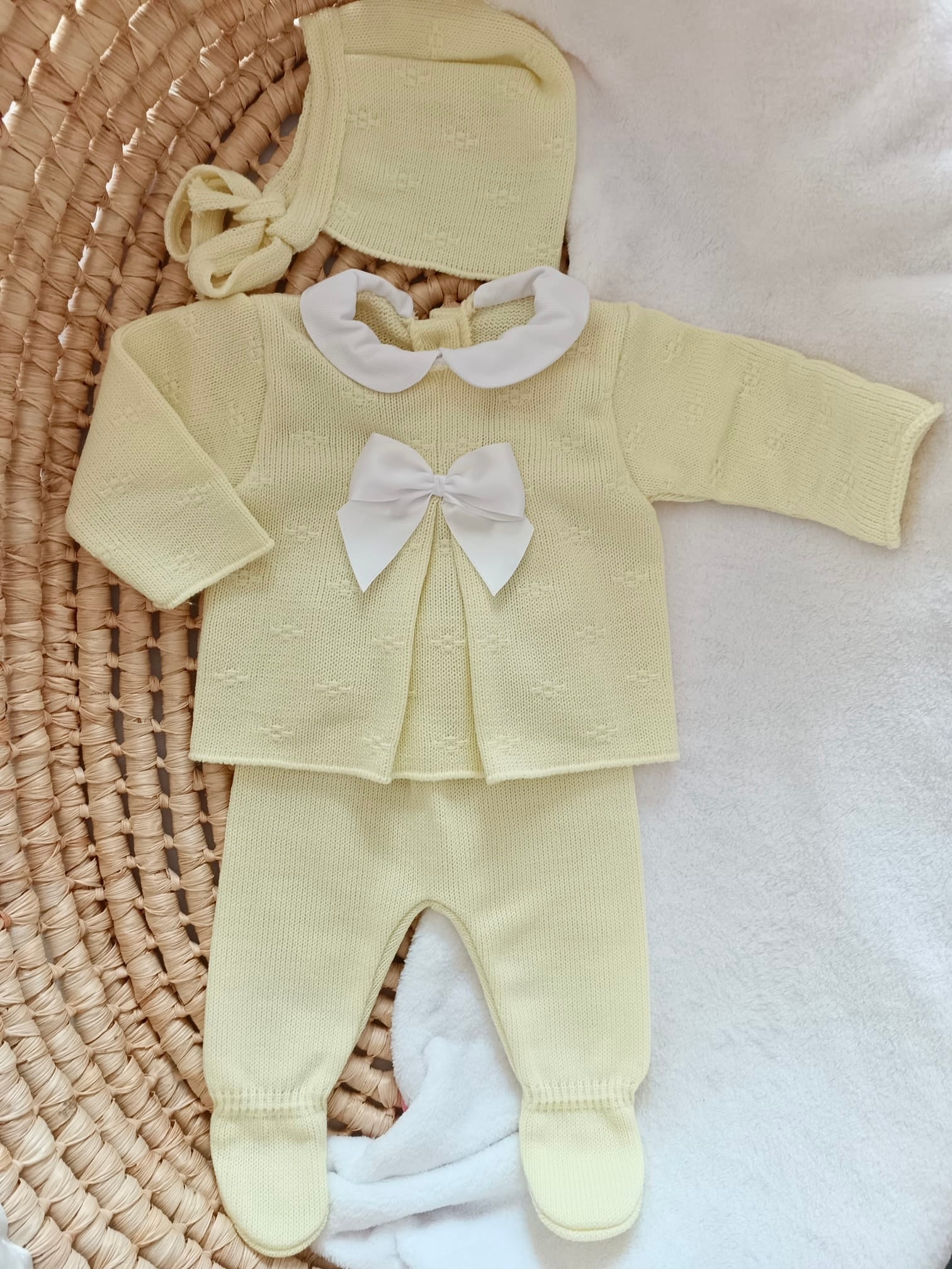 Ensemble complet jaune avec noeud satiné blanc 0/3 mois