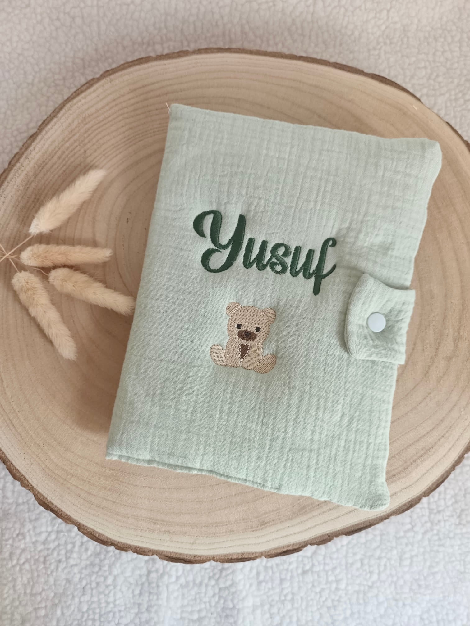 Protège carnet de santé en gaze de coton vert sauge - personnalisable -