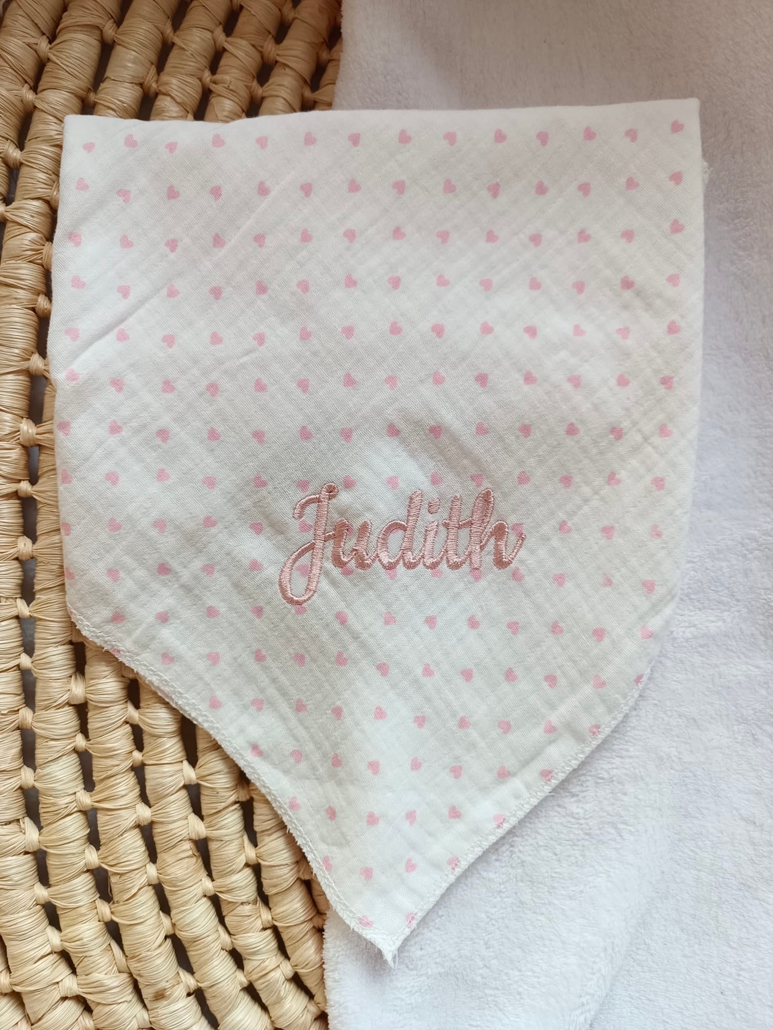 Lange en gaze de coton blanc avec cœurs rose 60*60 personnalisable