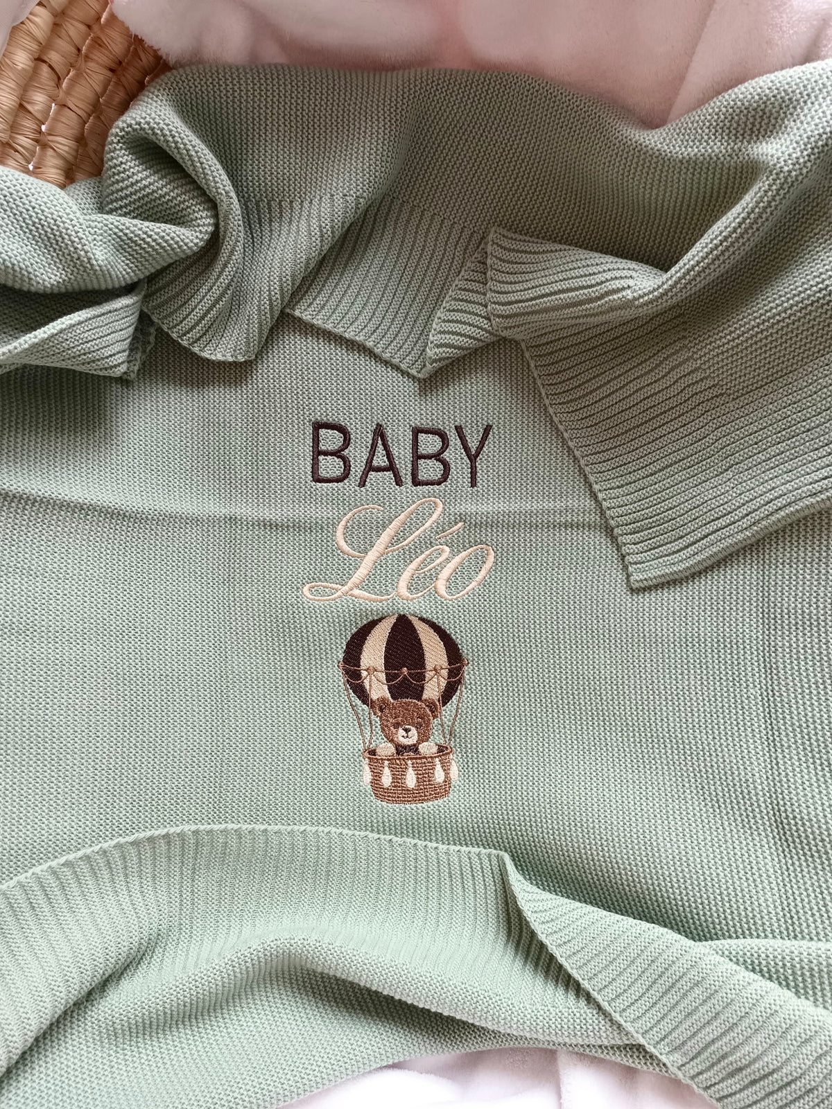 Couverture bébé personnalisée – Baby, prénom & montgolfière