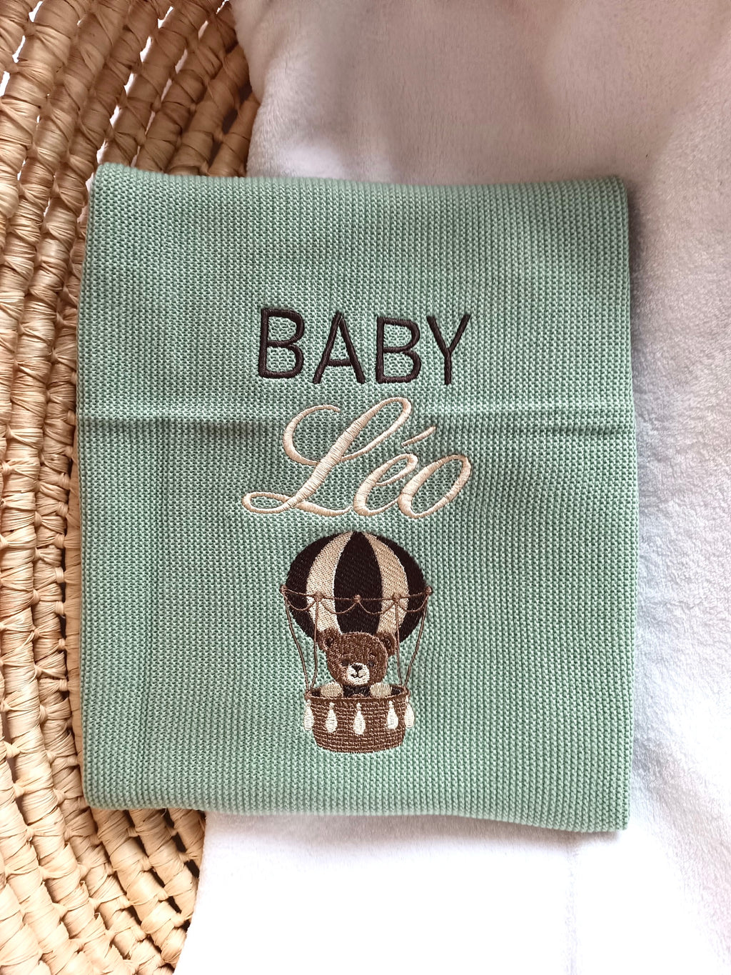 Couverture bébé personnalisée – Baby, prénom & montgolfière