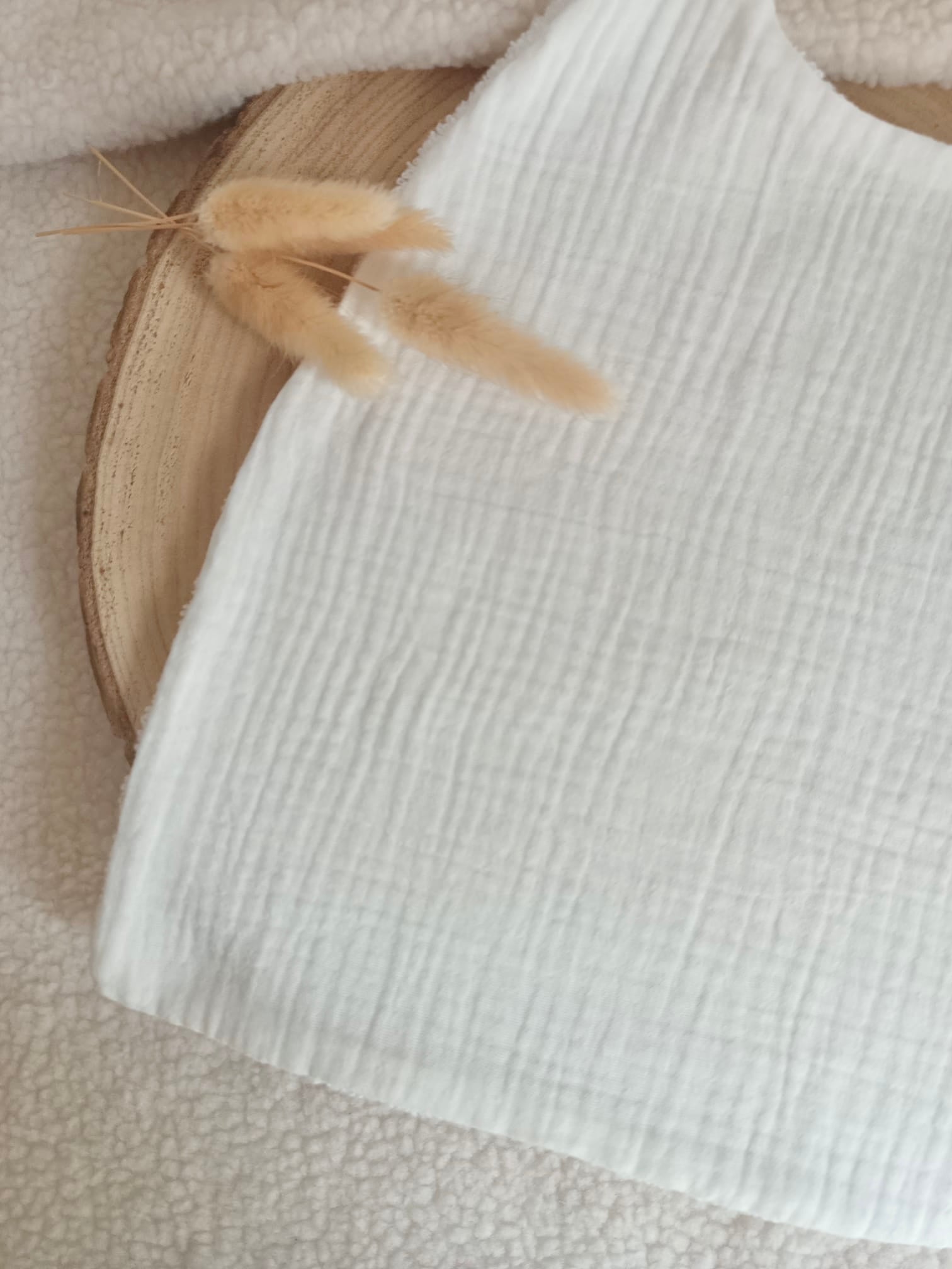 Bavoir en gaze de coton blanc