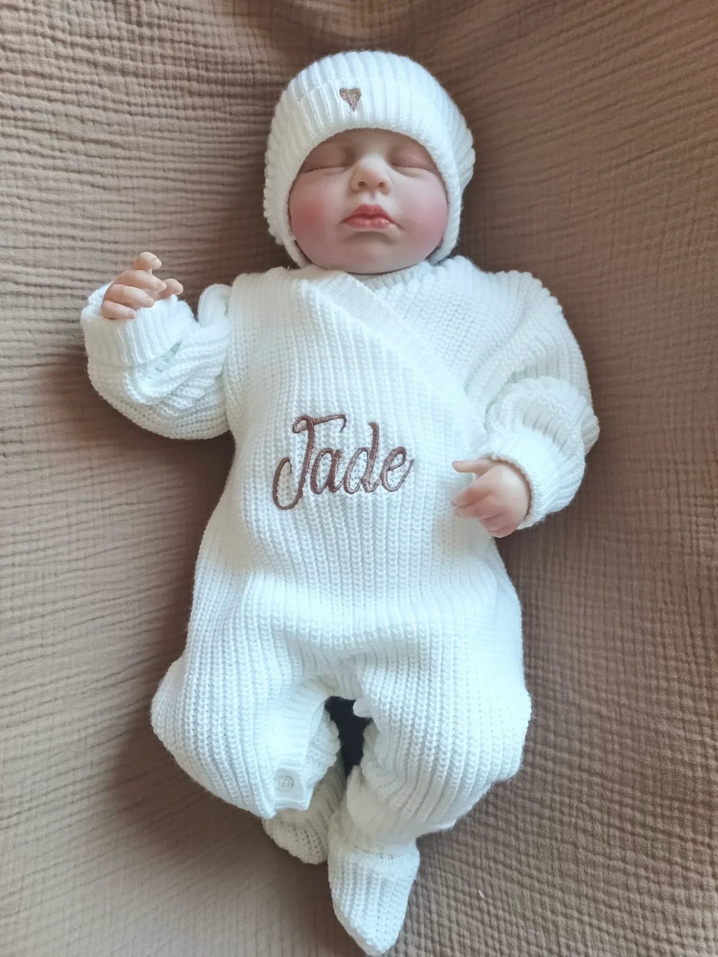 Personalised crossover knit birth outfit – 3-piece set