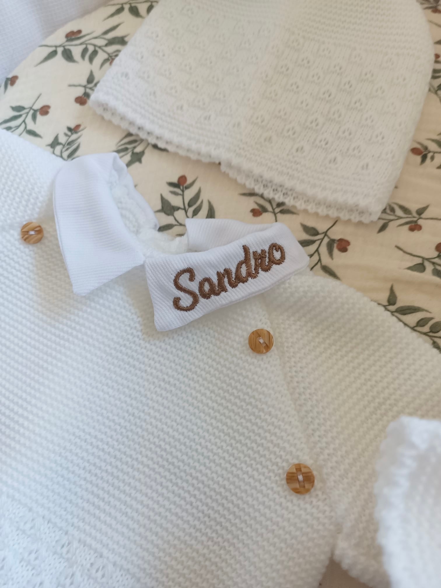Ensemble complet naissance blanc 0/3 mois avec boutons bois