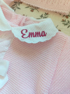 Ensemble complet naissance 0/3 mois, rose avec détails et noeud satiné blanc + dentelle