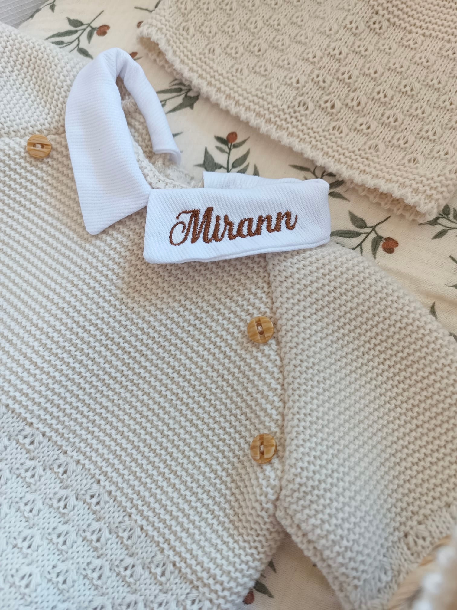 Ensemble complet naissance beige 0/3 mois avec boutons bois