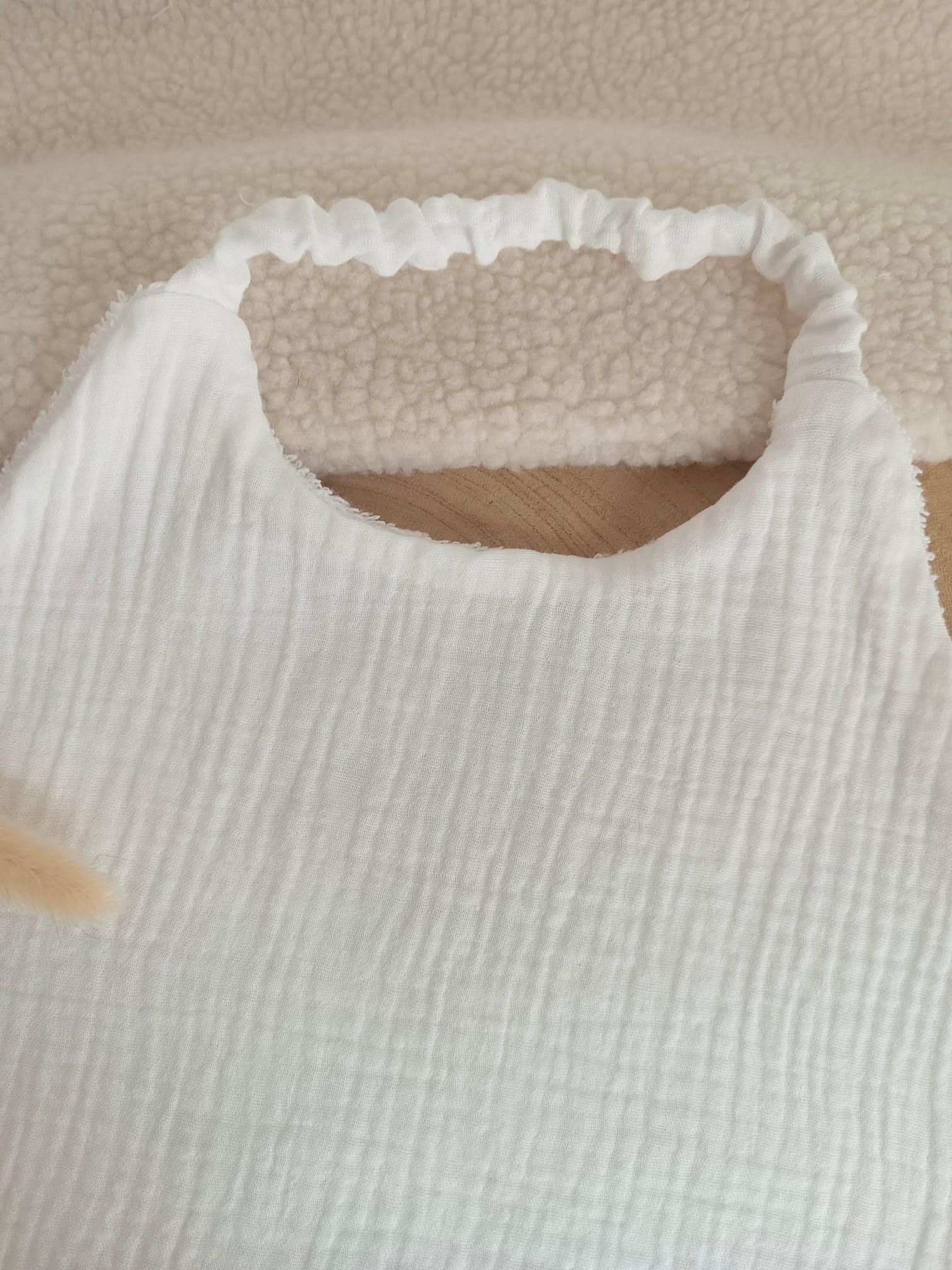 Bavoir en gaze de coton blanc