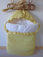 Nid d'ange en gaze de coton et polaire jaune