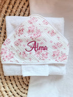 Cape de bain bébé personnalisée – Fleur de coton