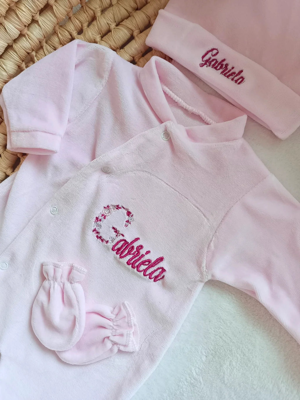 Personalized velvet sleepsuit – 3-piece baby set