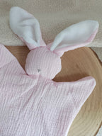 Doudou lapin avec oreilles polaire blanche gaze de coton rose