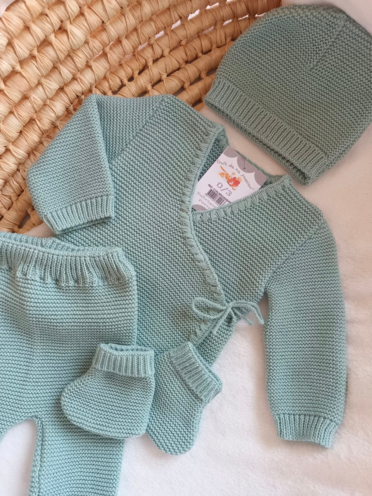 Tenue naissance 0/3 mois en maille vert d'eau - personnalisable