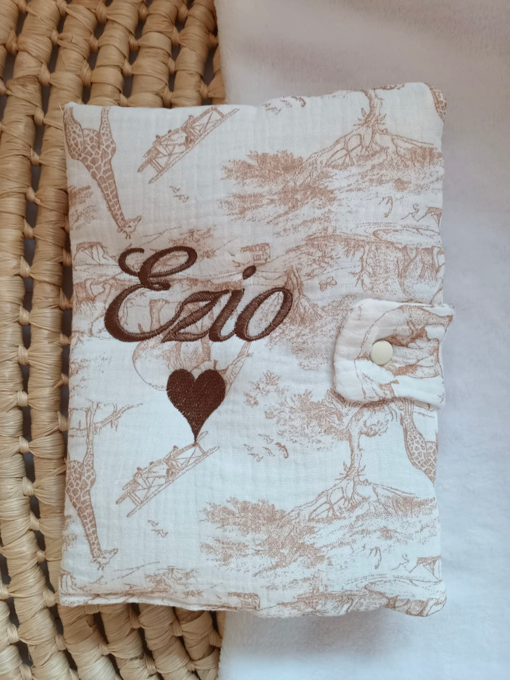 Protège carnet de santé en gaze de coton safari tons beige - personnalisable -