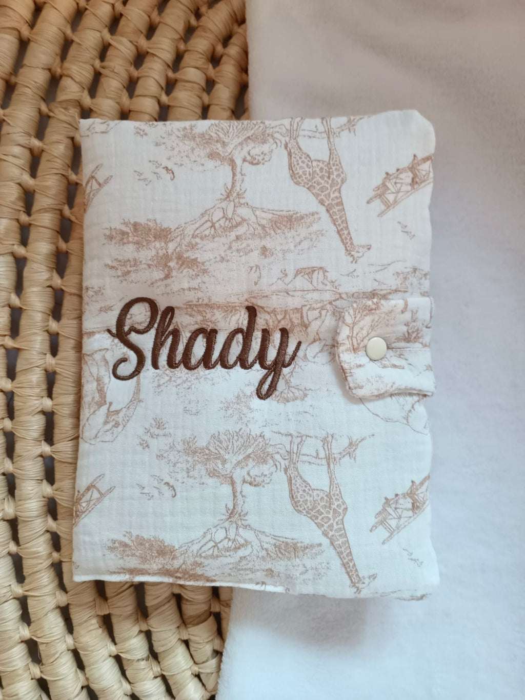 Protège carnet de santé en gaze de coton safari tons beige - personnalisable -