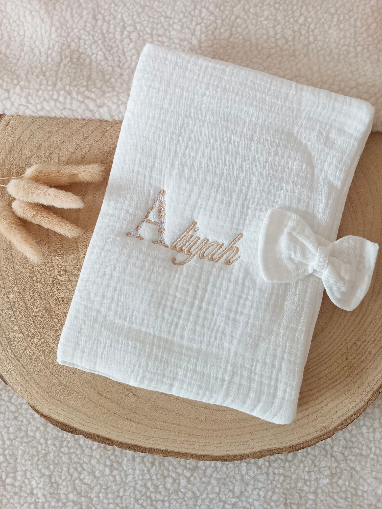 Protège carnet de santé en gaze de coton blanc avec noeud - personnalisable -