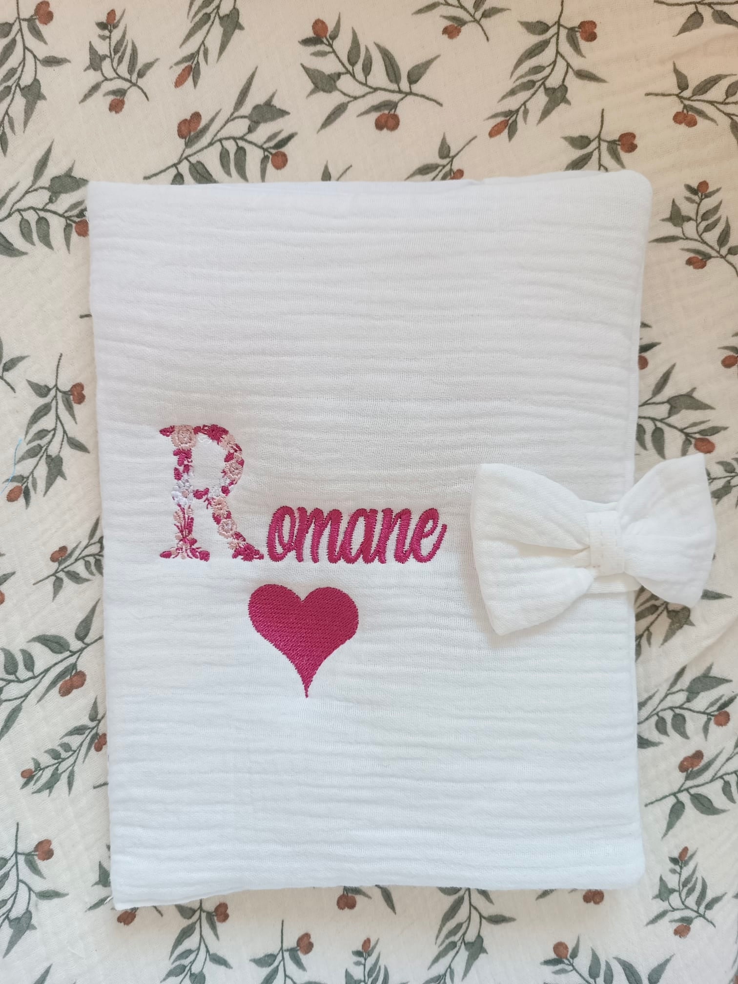 Protège carnet de santé en gaze de coton blanc avec noeud - personnalisable -