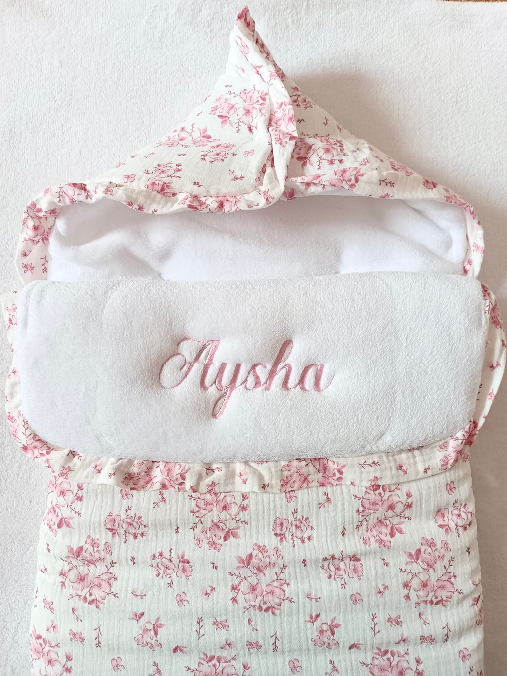 Nid d’ange bébé personnalisé – Fleur de coton
