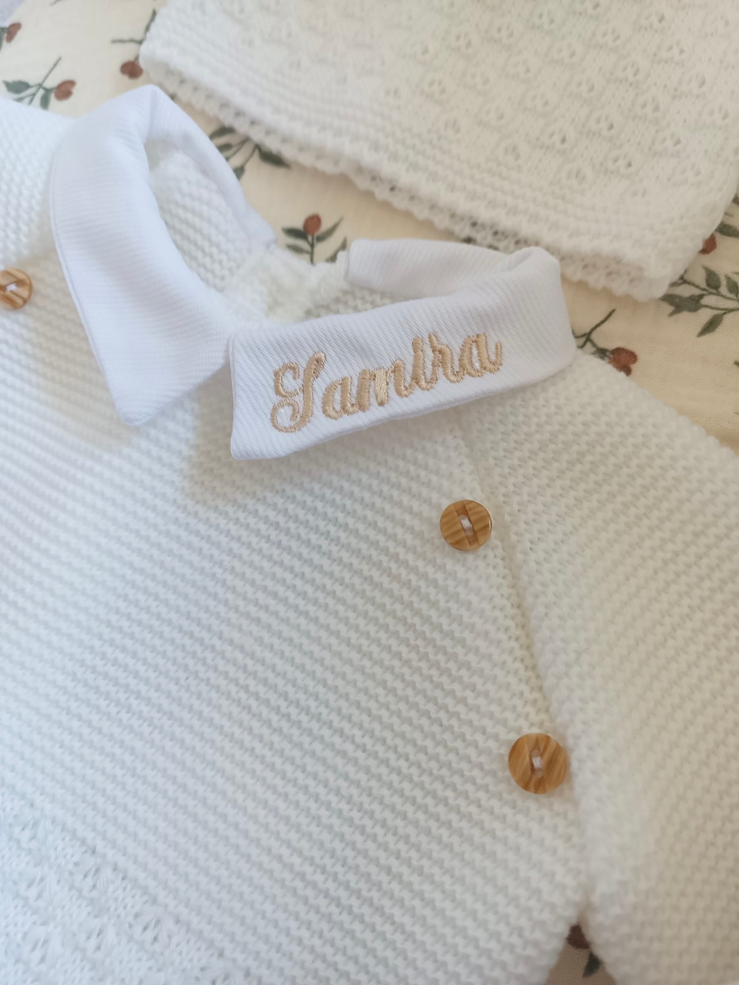Ensemble complet naissance blanc 0/3 mois avec boutons bois