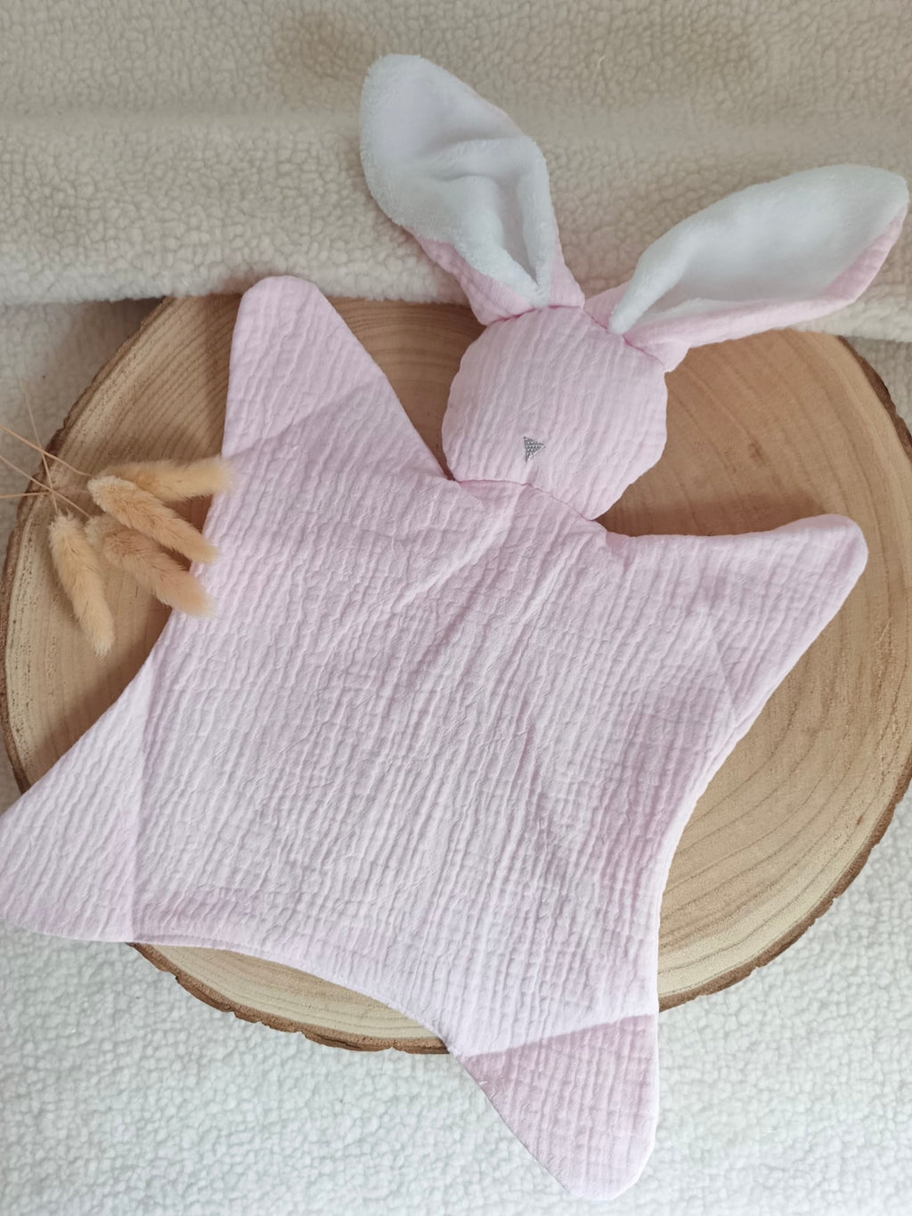 Doudou lapin avec oreilles polaire blanche gaze de coton rose