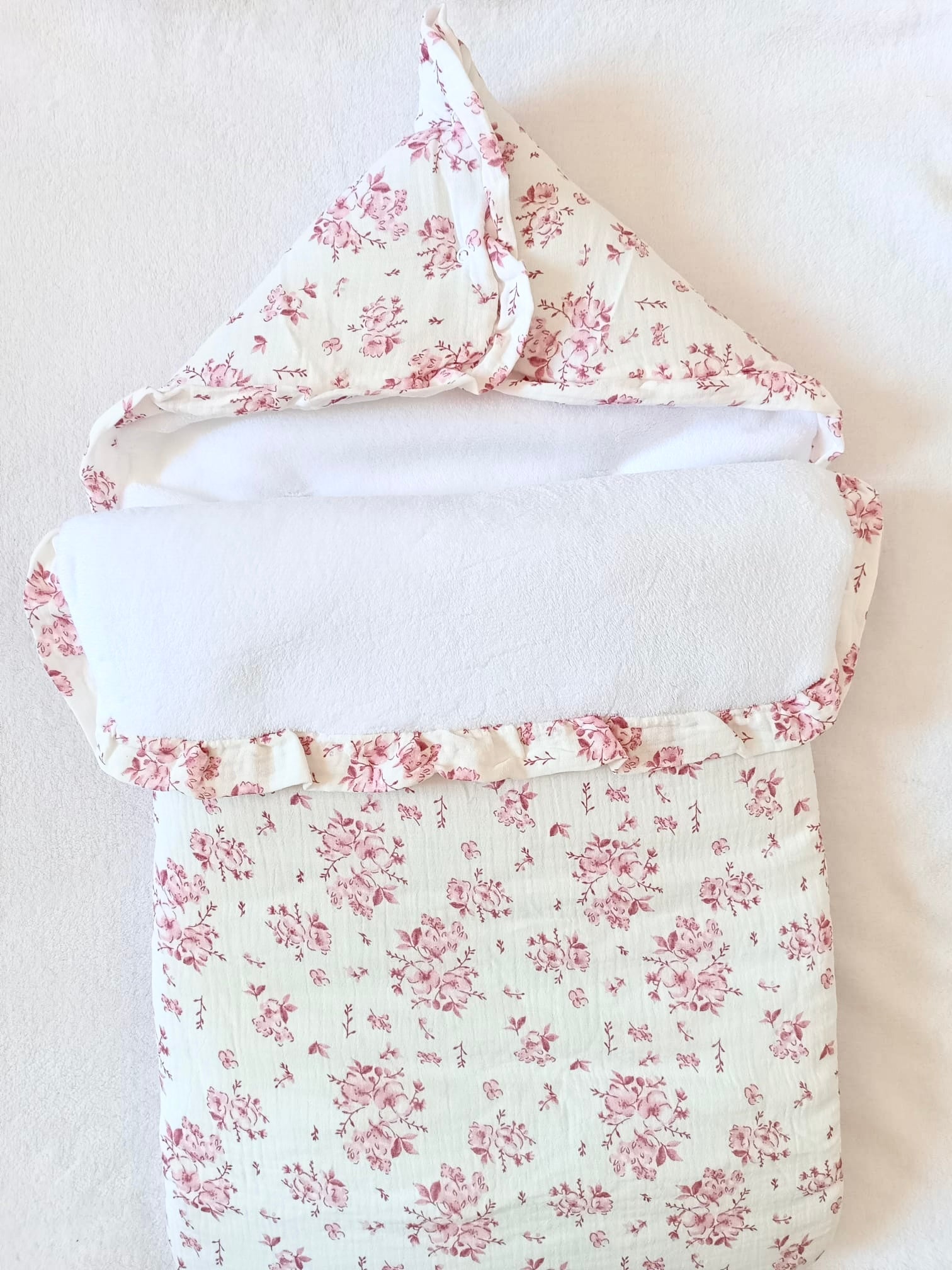 Nid d’ange bébé personnalisé – Fleur de coton