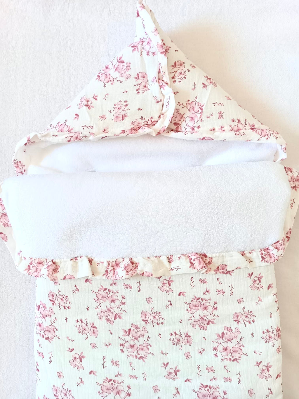 Nid d’ange bébé personnalisé – Fleur de coton